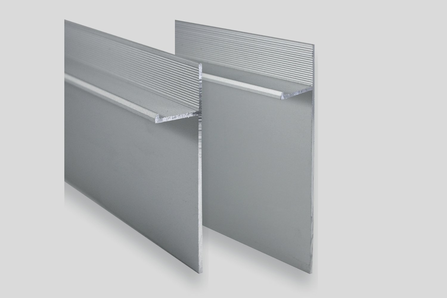 profilo_da_contenimento_battiscopa_per_effetto_estetico_filo_muro_per_cartongesso