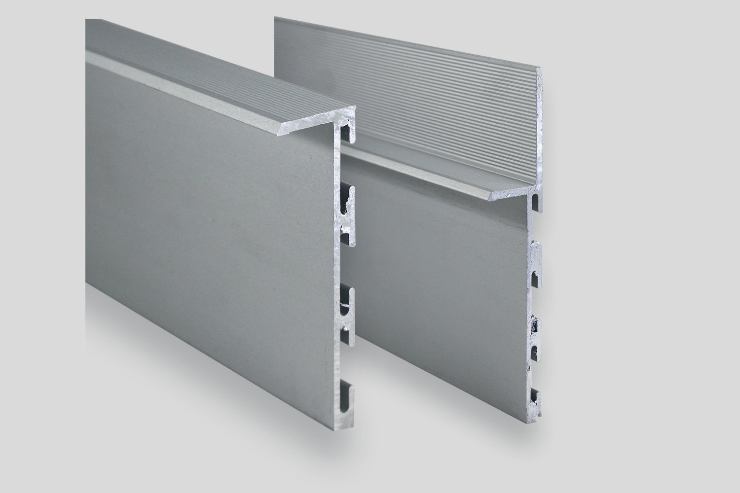 profilo_da_contenimento_battiscopa_per_effetto_estetico_filo_muro_per_muratura